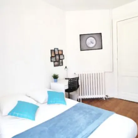 Rent this 1 bed room on 17 Rue Vital Carles in 33000 Bordeaux, France