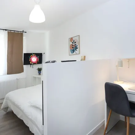 Rent this 1 bed apartment on 30 Avenue Monseigneur Mouézy in 35200 Rennes, France