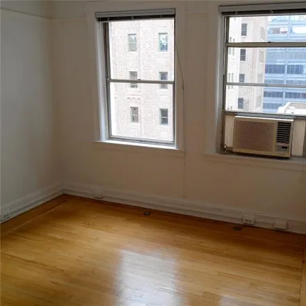 Image 1 - 100 East 39th Street, New York, NY 11203, USA - Apartment for rent
