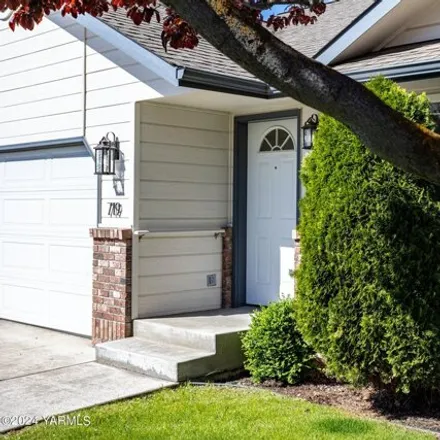 Buy this 2 bed condo on 701 Holly Lane in West Valley, Yakima