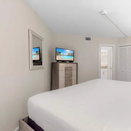 Rent this 1 bed condo on Port Aransas in TX, 78373