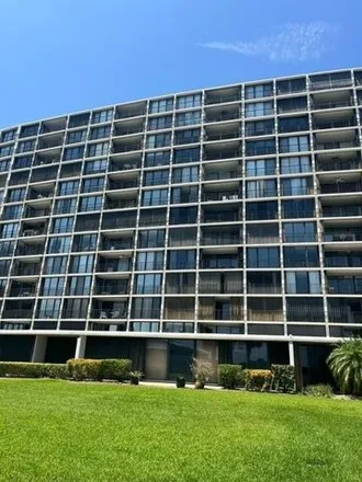 Buy this 2 bed condo on 146 Lakeshore Drive in North Palm Beach, FL 33408