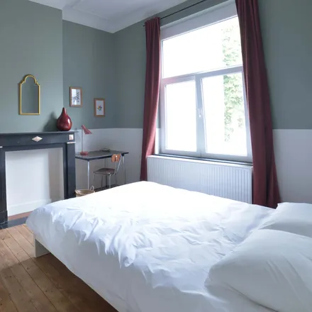 Rent this 7 bed room on Rue des Atrébates - Atrebatenstraat 59 in 1040 Etterbeek, Belgium
