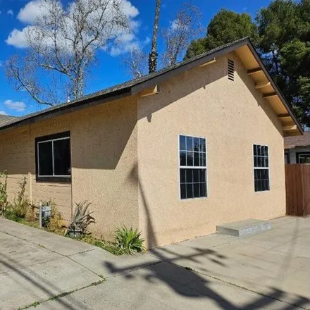 Buy this 3 bed house on 1257 East Hedges Avenue in Fresno, CA 93728
