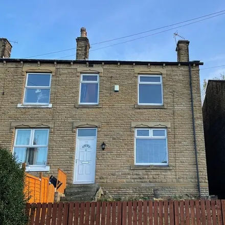 Rent this 3 bed house on Commonside in Dewsbury, WF17 6EF