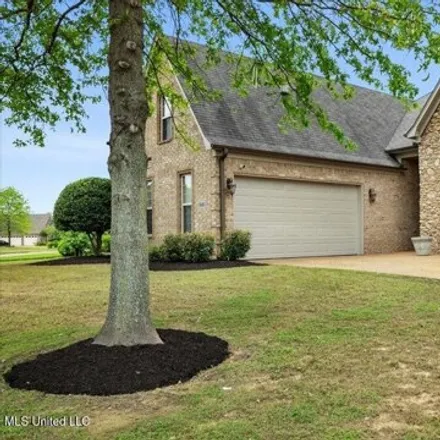 Buy this 4 bed house on Savannah Parkway in Southaven, MS 38672