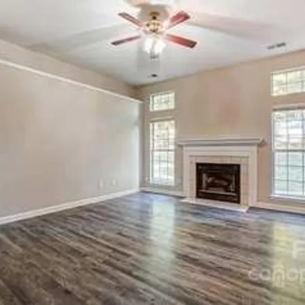 Image 4 - 8013 Vermilion Drive, Embassy East, Charlotte, NC 28215, USA - House for sale