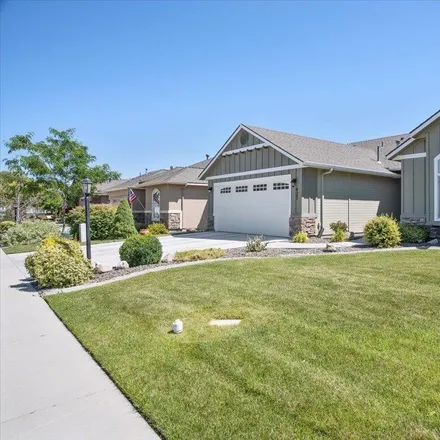 Image 2 - 423 West Briar Hill Street, Nampa, ID 83686, USA - House for sale