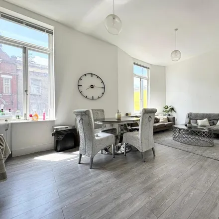 Rent this 3 bed apartment on 29 Peckham High Street in London, SE15 5EB