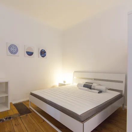Rent this 1 bed apartment on Boxi Spätshop in Boxhagener Straße, 10245 Berlin