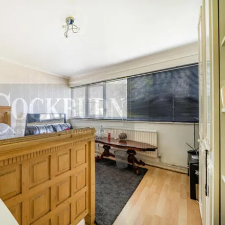 Buy this 4 bed townhouse on Blanchard Close in London, SE9 4UA