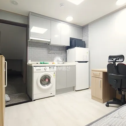 Rent this studio apartment on 서울특별시 성북구 동선동2가 259