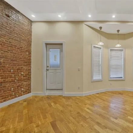 Image 7 - 1687 East 48th Street, New York, NY 11234, USA - House for sale