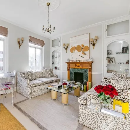 Rent this 2 bed room on Cliveden House in 26-29 Cliveden Place, London
