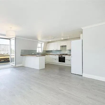 Rent this 3 bed apartment on 378 Clapham Road in London, SW9 9FY