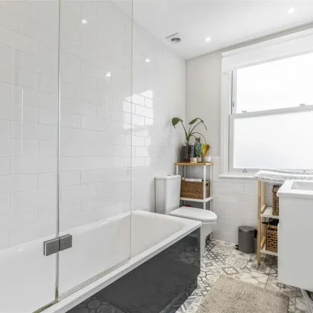 Image 1 - 3 The Retreat, London, SW14 8SS, United Kingdom - Townhouse for rent