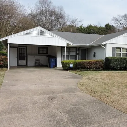 Rent this 3 bed house on 108 Bruce Avenue in Broadmoor Terrace, Shreveport
