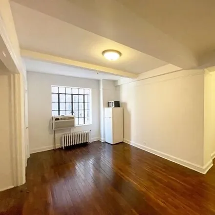 Image 4 - Windsor Tower, 1st Avenue, New York, NY 10174, USA - Apartment for rent