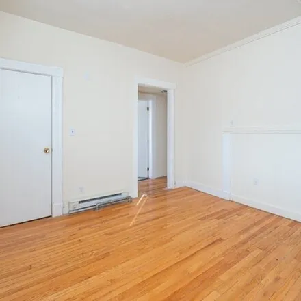 Image 4 - 61 Marlborough Street, Highlands, Lowell, MA 01851, USA - Apartment for rent
