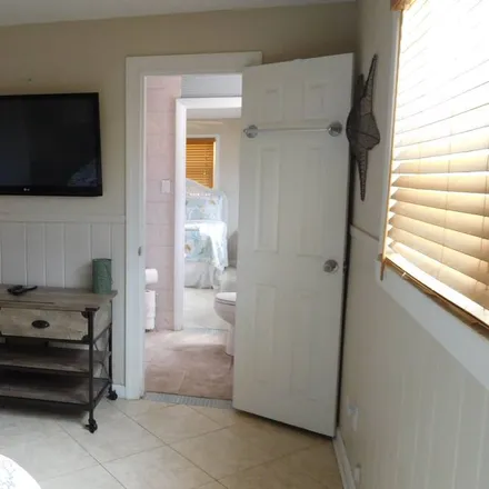 Rent this 2 bed house on Sarasota
