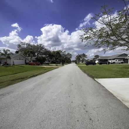 Image 6 - 779 Southeast Fallon Drive, Port Saint Lucie, FL 34983, USA - House for sale
