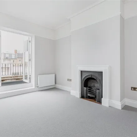 Image 4 - Taybridge Road, London, SW11 5PS, United Kingdom - Apartment for rent