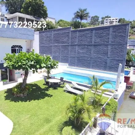 Buy this 5 bed house on Calle Vicente Guerrero in 62909 Tequesquitengo, MOR