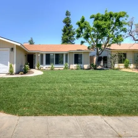 Buy this 3 bed house on 1237 Burlingame Avenue in Clovis, CA 93612