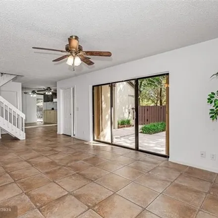 Image 4 - 3301 Cocoplum Circle, Coconut Creek, FL 33063, USA - Townhouse for sale