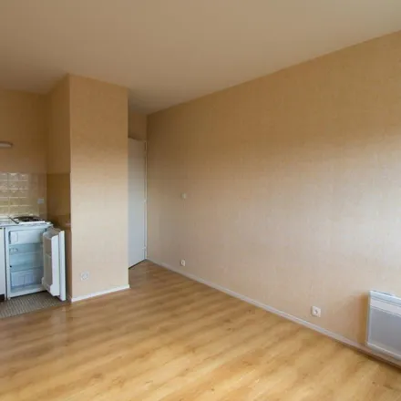 Rent this 1 bed apartment on 10 Cité de Nantes in 33000 Bordeaux, France