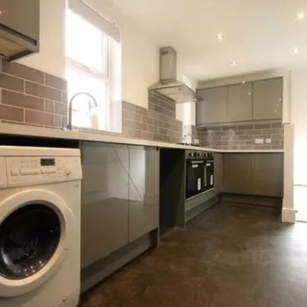 Image 2 - Shaftesbury Grove, Newcastle upon Tyne, NE6 5JB, United Kingdom - Apartment for rent