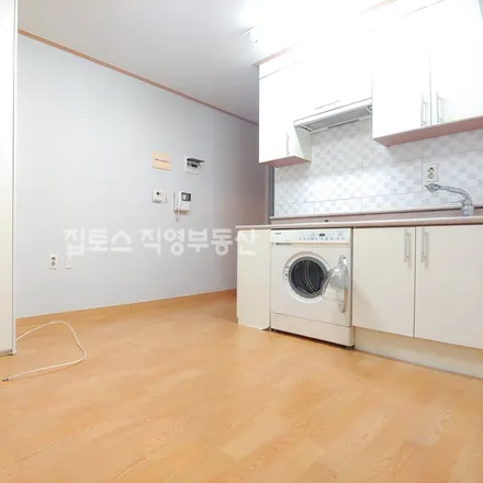 Rent this studio apartment on 서울특별시 은평구 응암동 89-30