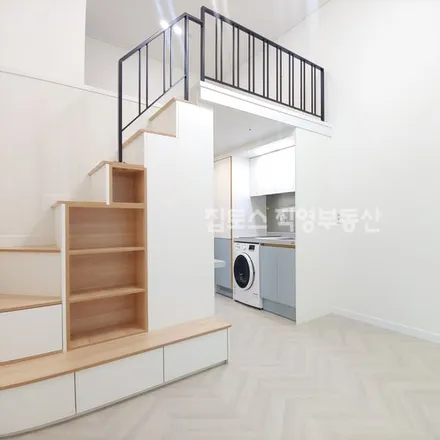 Rent this studio apartment on 서울특별시 은평구 응암동 116-12