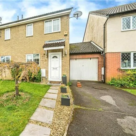Buy this 2 bed house on Blackbird Close in Burghfield Common, RG7 3PQ