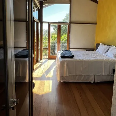 Rent this 3 bed house on Carapicuíba