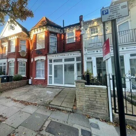 Rent this 4 bed townhouse on 14 Melbourne Avenue in Bowes Park, London