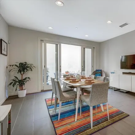 Image 2 - 5218 Pacific Avenue, Los Angeles, CA 90292, USA - House for sale