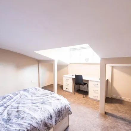 Rent this 6 bed apartment on Richmond Mount in Leeds, LS6 1DF
