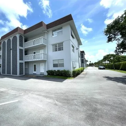 Rent this 2 bed condo on 400 SE 10th St Apt 318 in Deerfield Beach, Florida