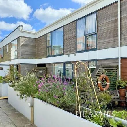 Image 1 - ALDI, Garden Quays, Poole, BH15 1XU, United Kingdom - Apartment for sale