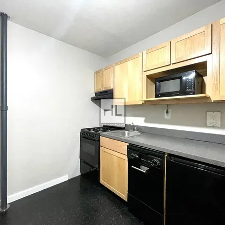 Image 2 - 431 East 9th Street, New York, NY 10009, USA - Apartment for rent