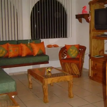 Rent this 2 bed house on México