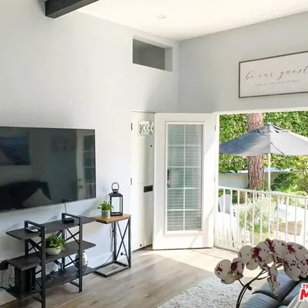 Rent this 1 bed house on 116 Driftwood Street in Los Angeles, CA 90292