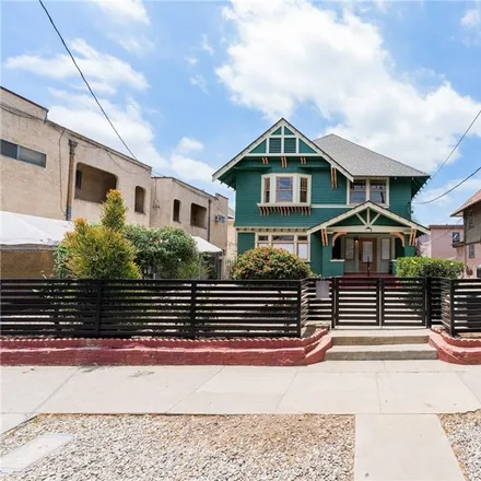 Buy this studio townhouse on 2307 Raymond Avenue in Los Angeles, CA 90007