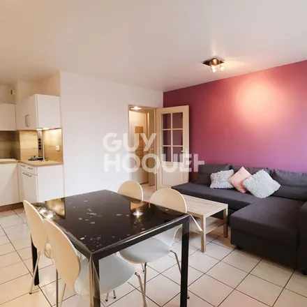 Rent this 2 bed apartment on 100 Rue Nationale in 37000 Tours, France