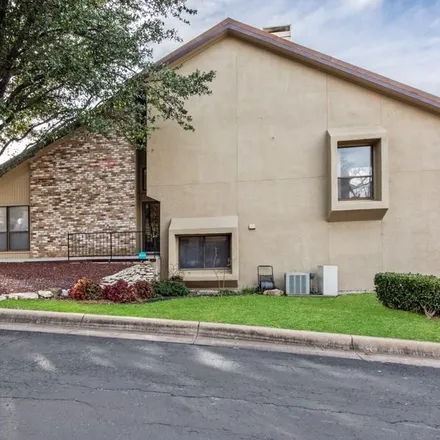 Buy this 3 bed loft on 1462 Creekview Court in Fort Worth, TX 76112
