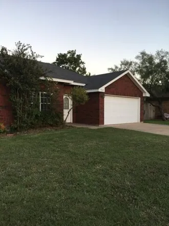 Rent this 3 bed house on 7901 Thompson Parkway in Abilene, TX 79606