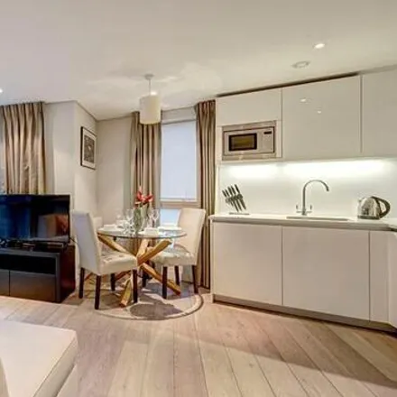 Rent this 3 bed apartment on 3 Merchant Square in London, W2 1AS