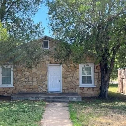 Buy this 2 bed house on 2823 South 15th Street in Abilene, TX 79605