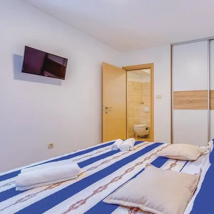 Image 6 - 51250 Novi Vinodolski, Croatia - Duplex for rent